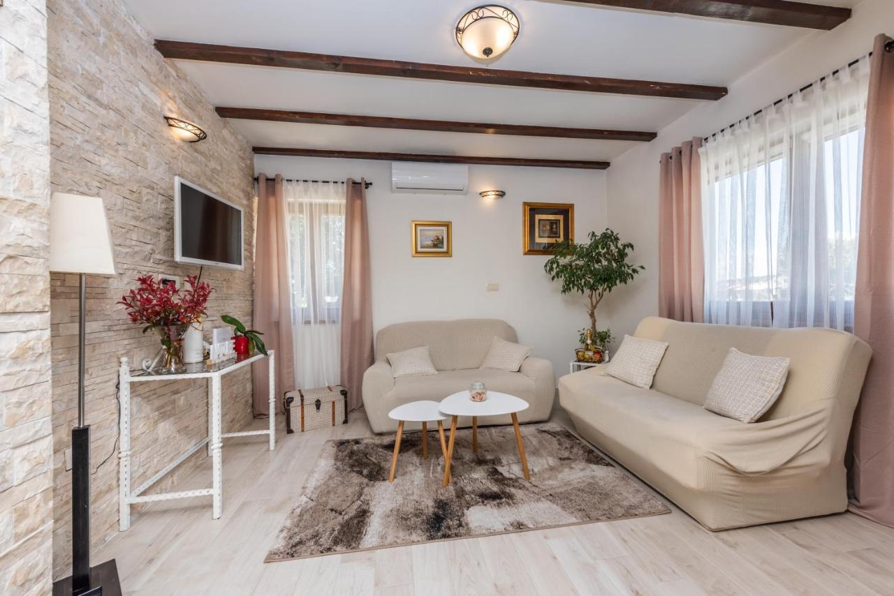 Villa Aldonna Бибине Екстериор снимка