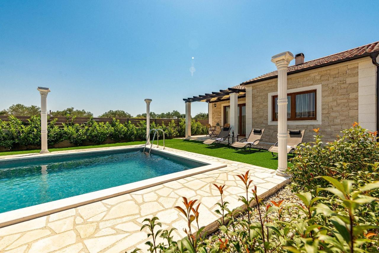Villa Aldonna Бибине Екстериор снимка